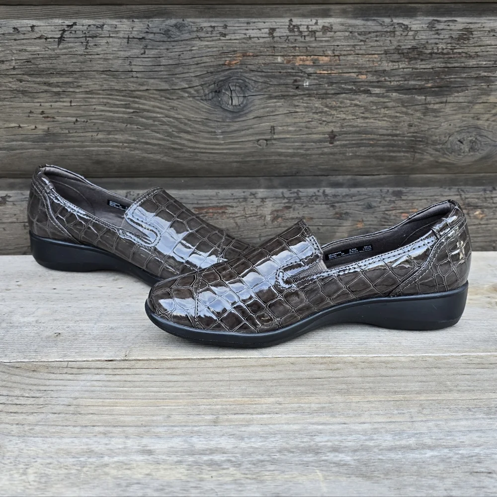 Clarks Gael Feline Classic Minimalist Crocodile Comfort Loafer Flat 7M